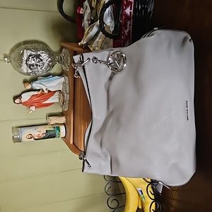 Michael Kors Purse it is nwot still never carried